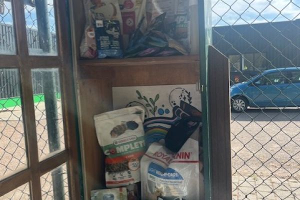 Voedselkast dierbenodigdheden